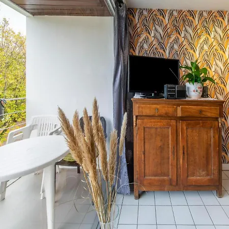 شقة In With Balcony *